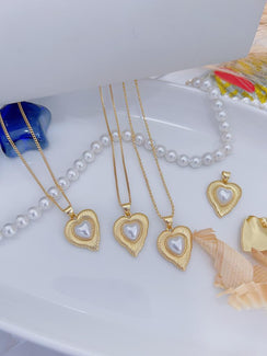Cadena corazon perla en el centro